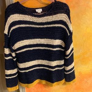 Roomy sweater perfect for jeans